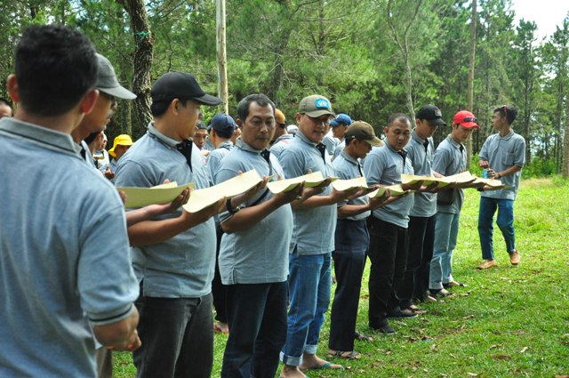 OUTING KANTOR DI LEMBANG BANDUNG JAWA BARAT - ROVERS ADVENTURE INDONESIA